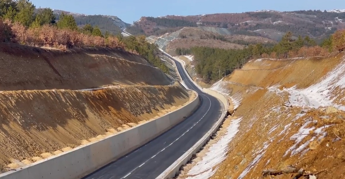 Ndertimi i rruges Korce-Erseke, perfundon aksi Qafa e Qarrit-Mollas